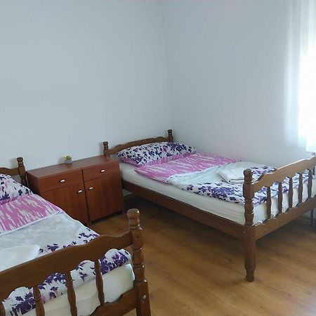 Guesthouse Juka Ґоспич Екстер'єр фото